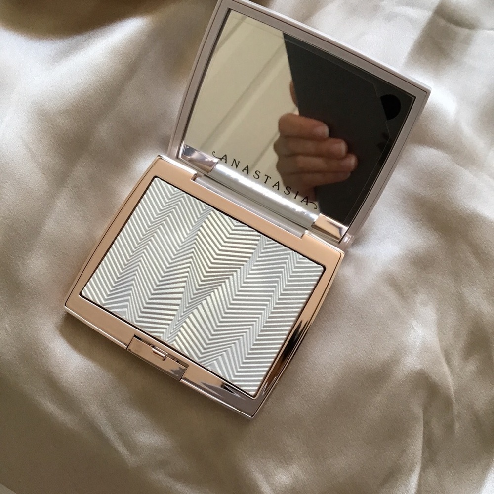 Anastasia Iced Out Hilighter